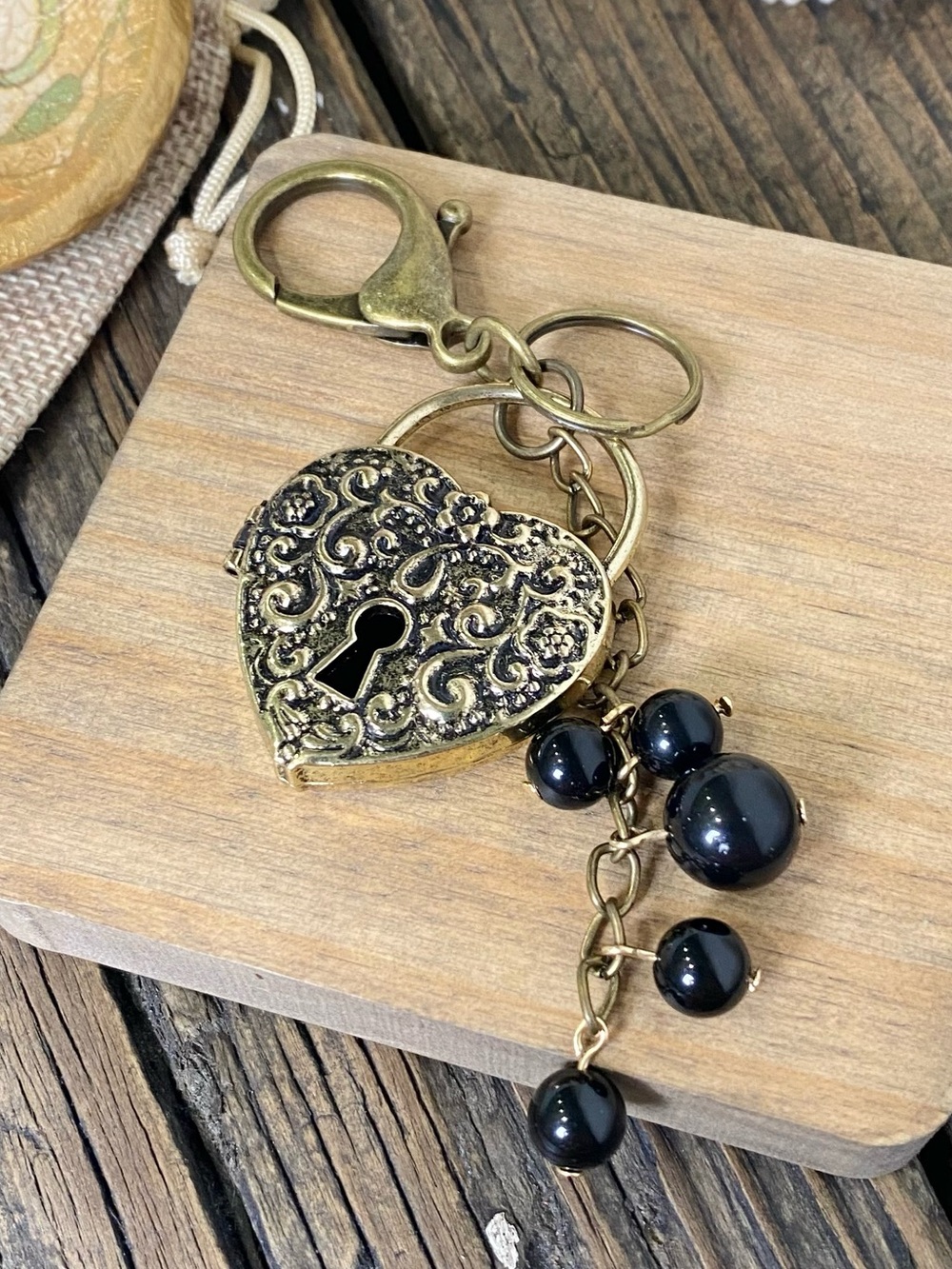 Jumbo Heart Locket Keychain - Picture 3 of 5